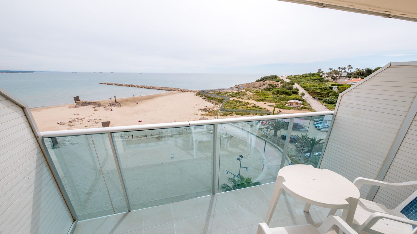 Golden-Donaire-Beach-Room-66