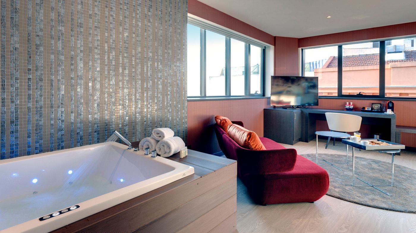 Hotel-Indigo-Madrid---Gran-Via-Room-43