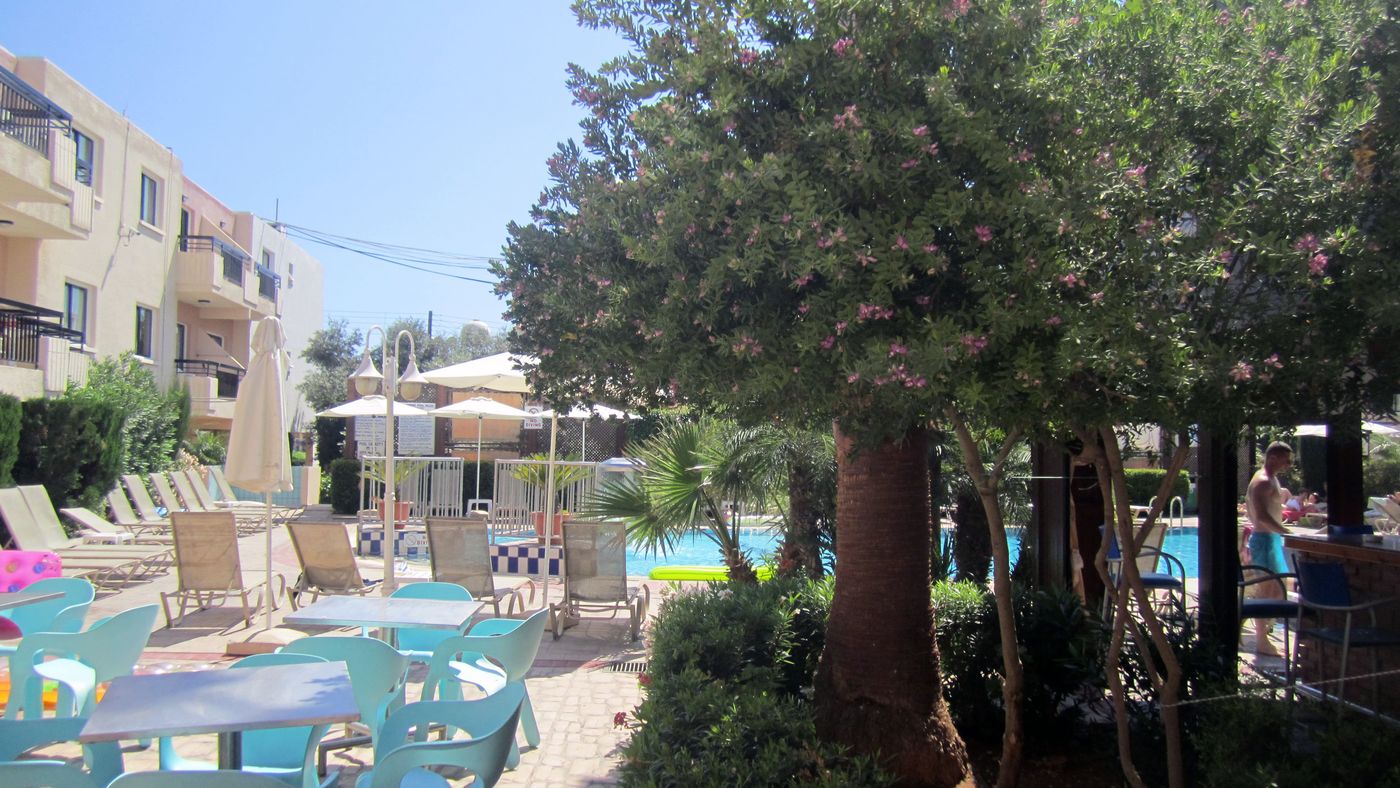 Senator-Hotel-Apartments-Terrace-15