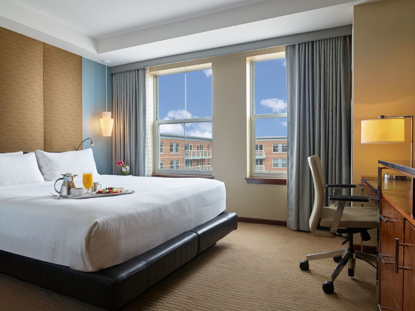 Battery-Wharf-Hotel--Boston-Waterfront-Room-12