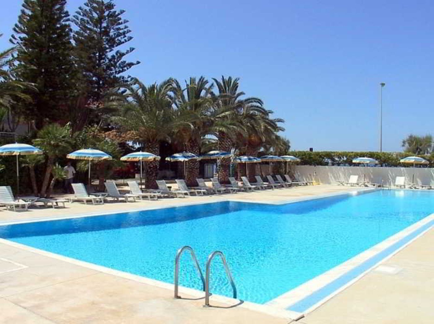 Hotel-Tourist-Pool-10