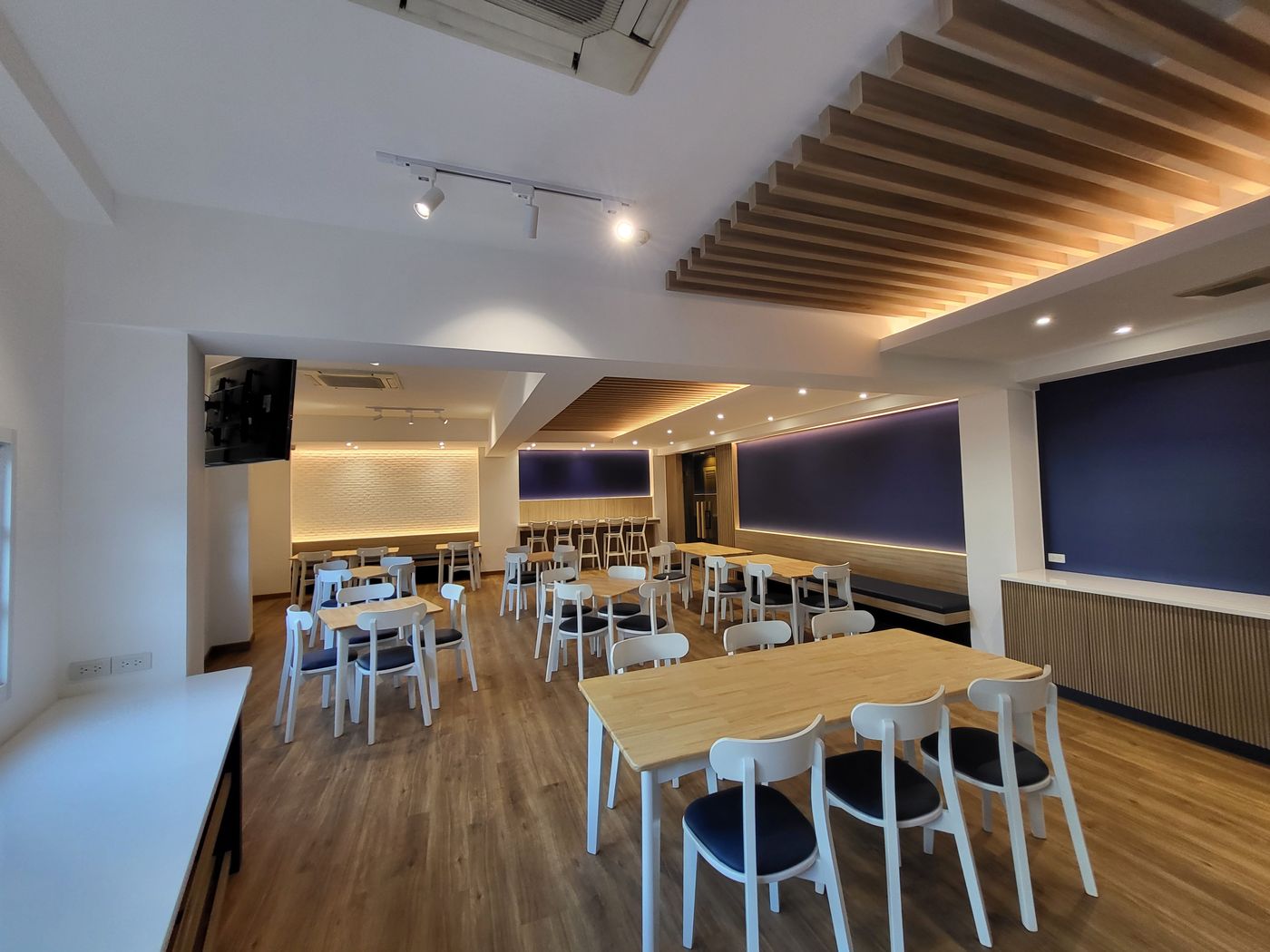 The-Raya-Surawong-Bangkok-Restaurant-12