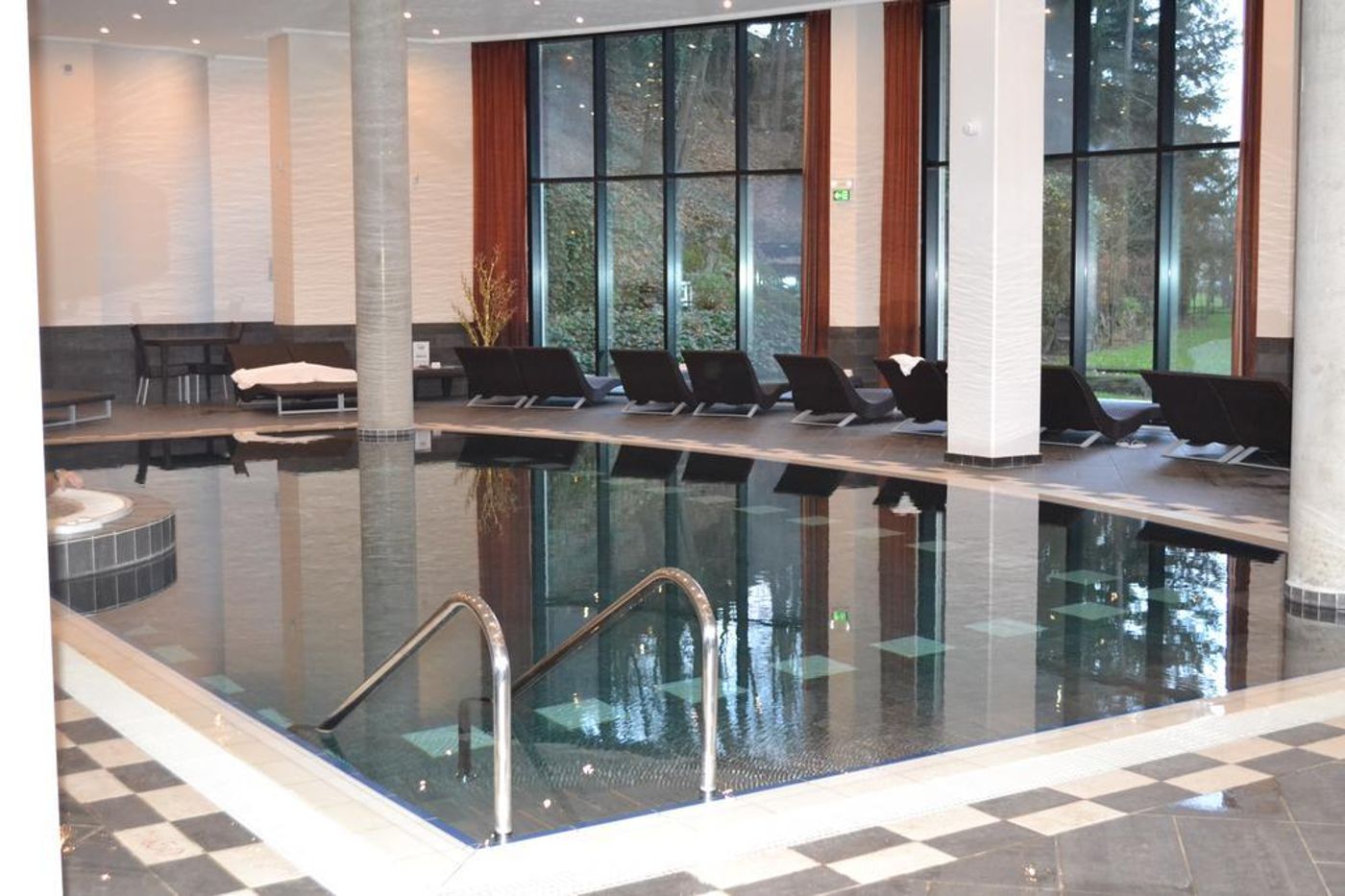 Pavillon De La Rotonde Et Spa - France - CHARBONNIERES LES BAINS - General view - 9