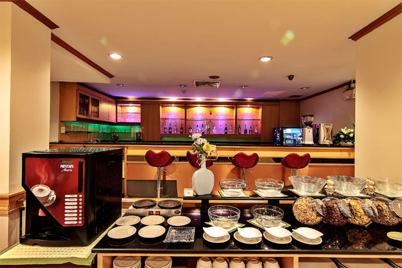 Bossotel-Inn-Bangkok-Bar-18