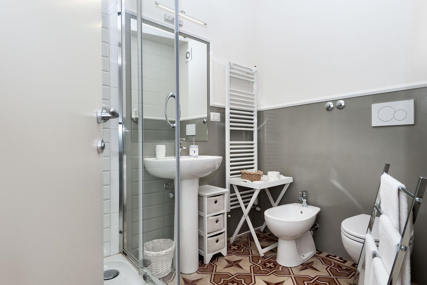 Lucca-In-Villa-Lucrezia-Room-20