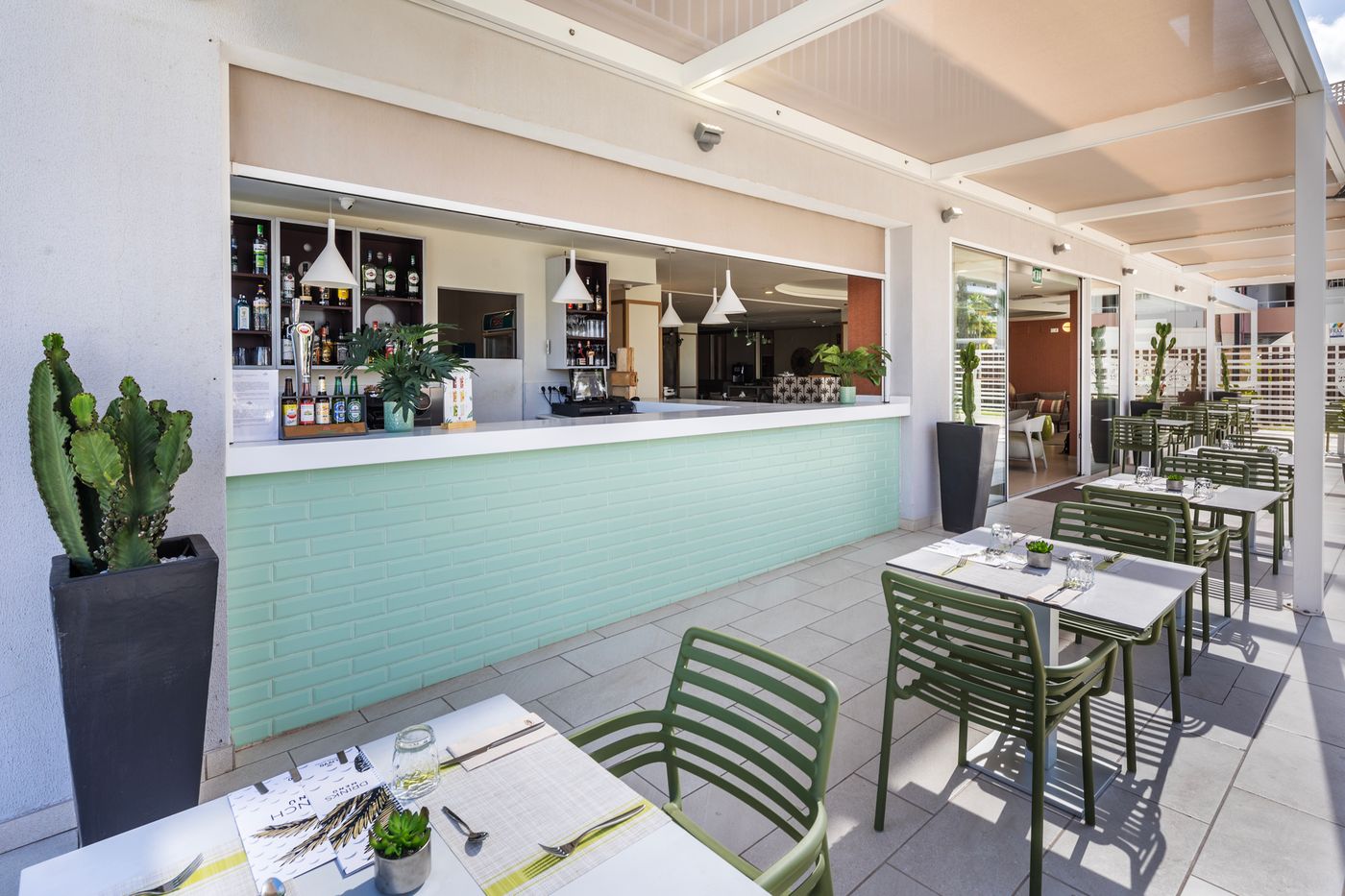 Hotel-LIVVO-Anamar-Suites-Restaurant-37