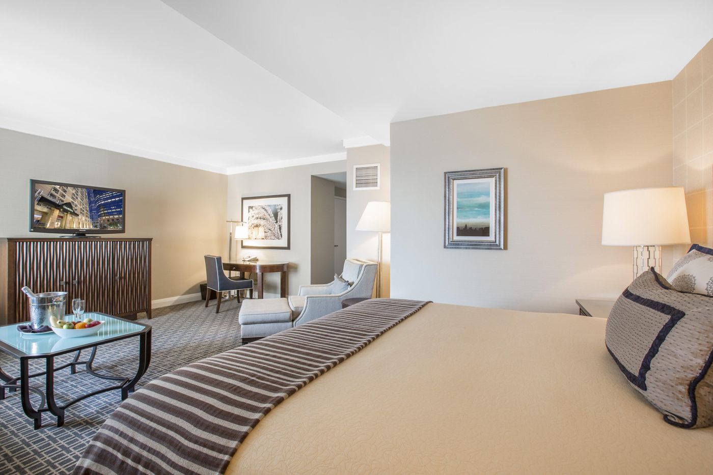 Omni-Los-Angeles-Hotel-at-California-Plaza-Room-26