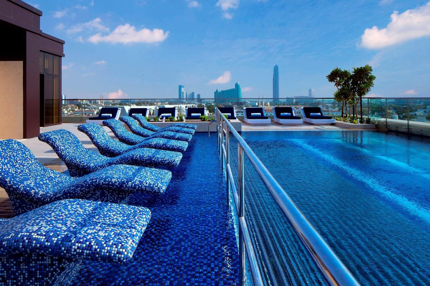 Le-Meridien-Dubai-Hotel---Conference-Centre-Pool-6