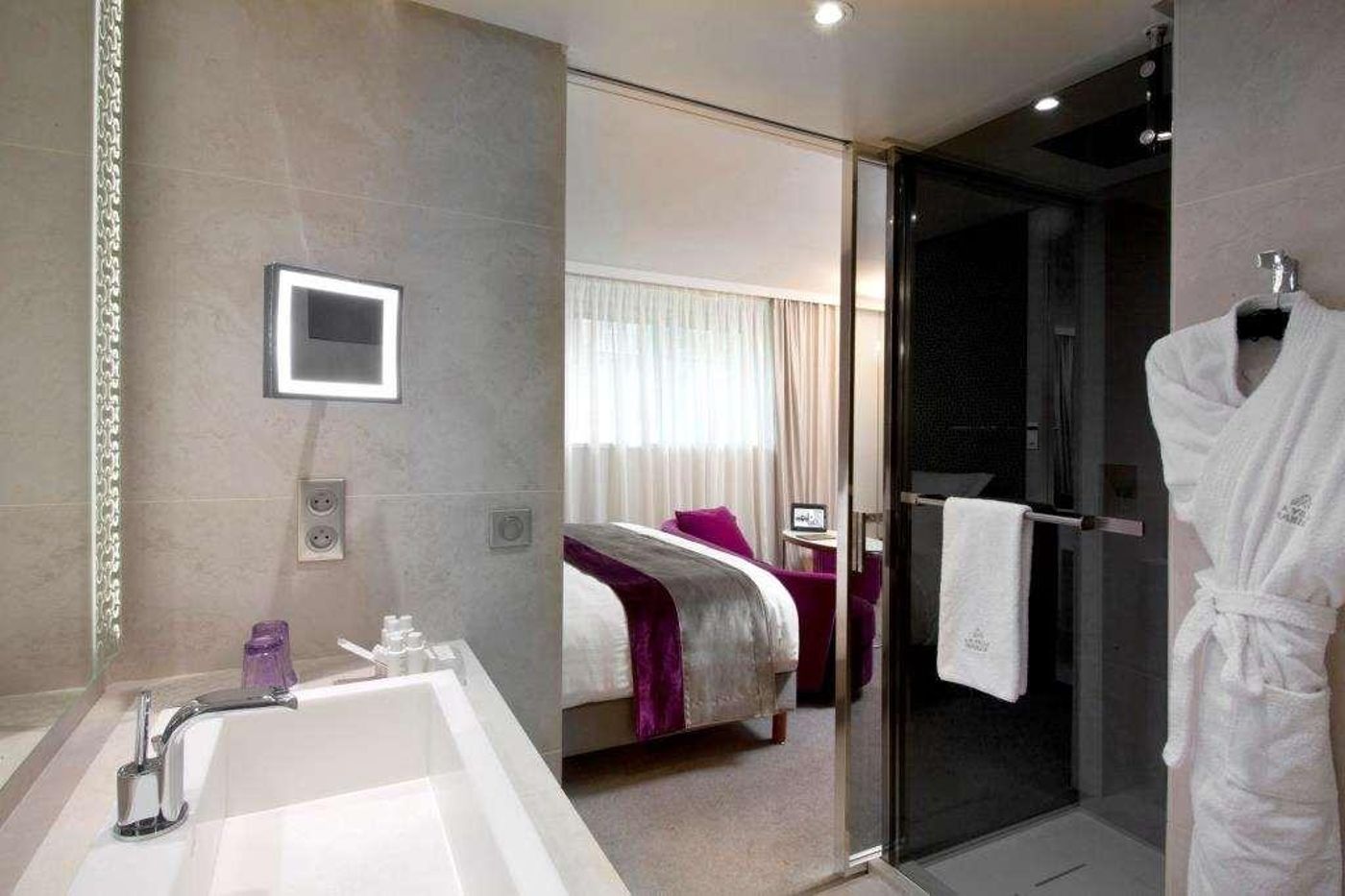 La-Villa-Maillot---Arc-de-Triomphe-Room-56