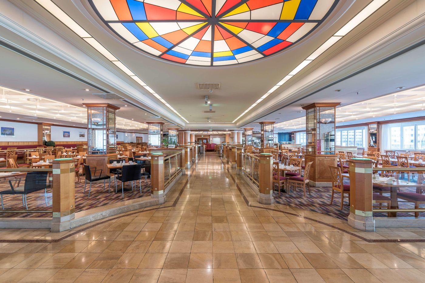 Park-Inn-by-Radisson-Berlin-Alexanderplatz-Restaurant-58