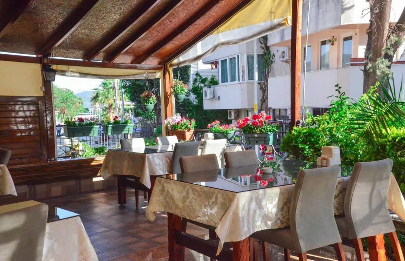 Green-Palm-Hotel-Restaurant-9