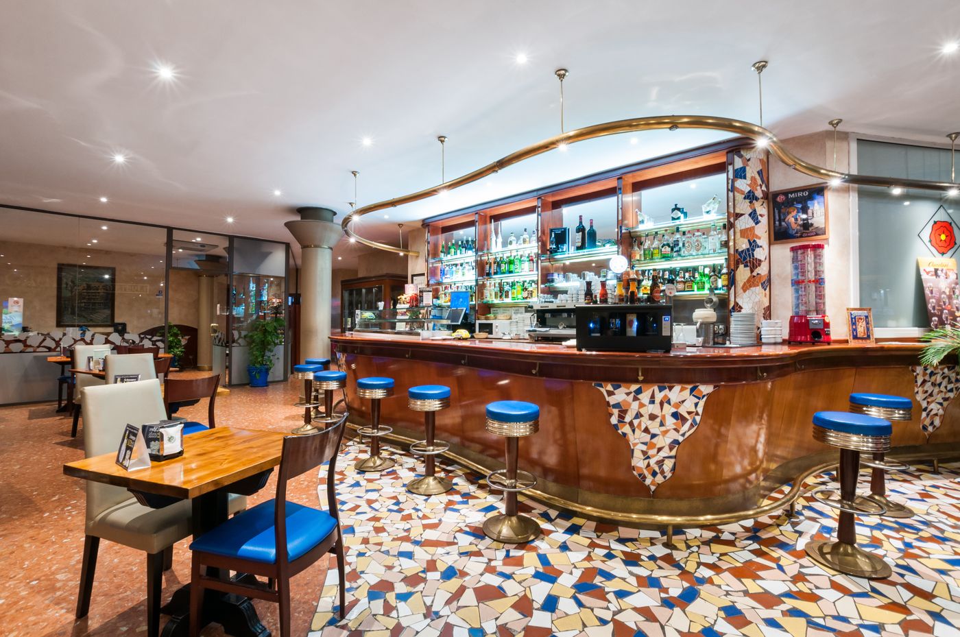 Gaudi-Bar-19