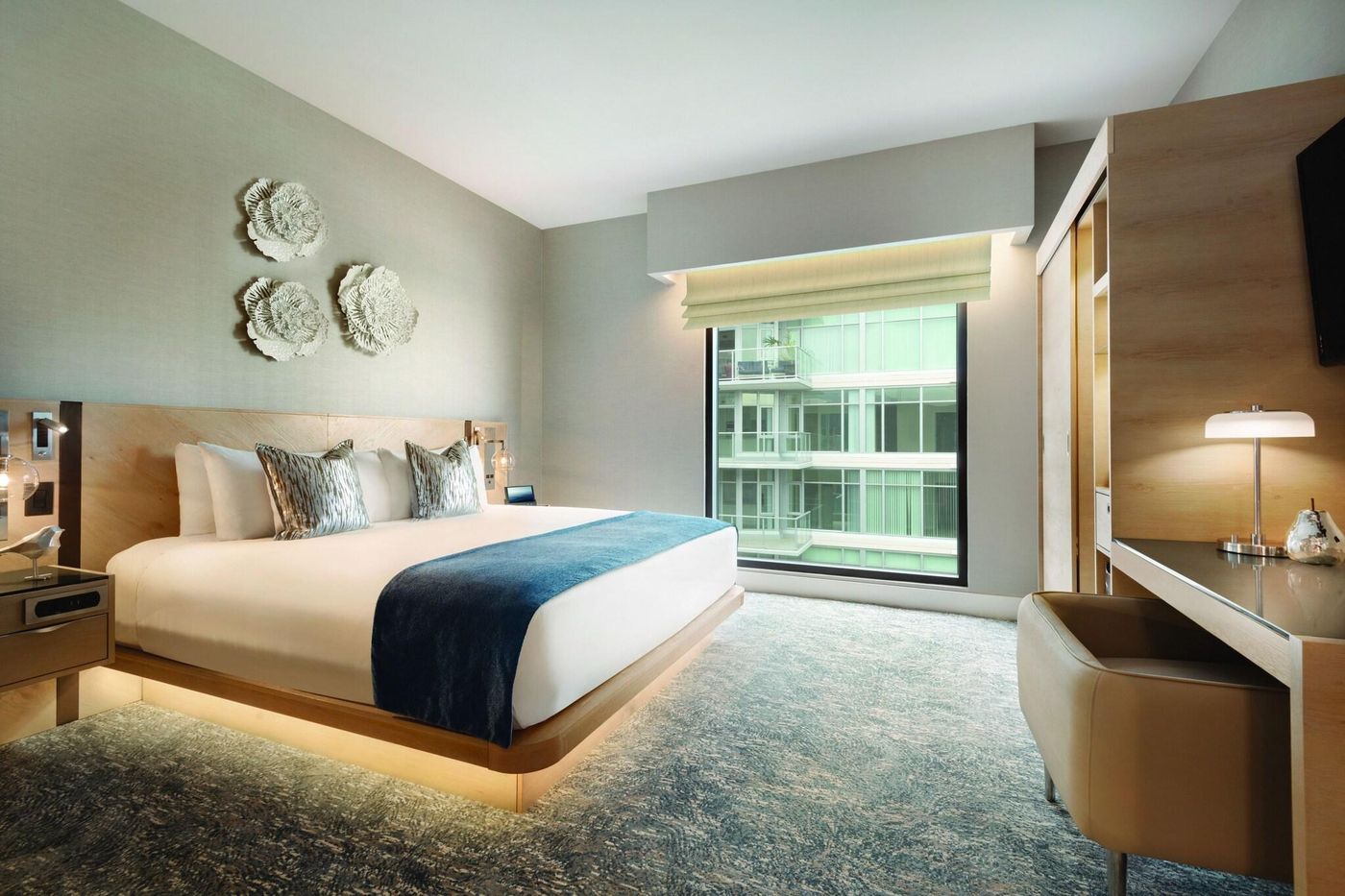 Seaside-Hotel-North-Vancouver-Room-14