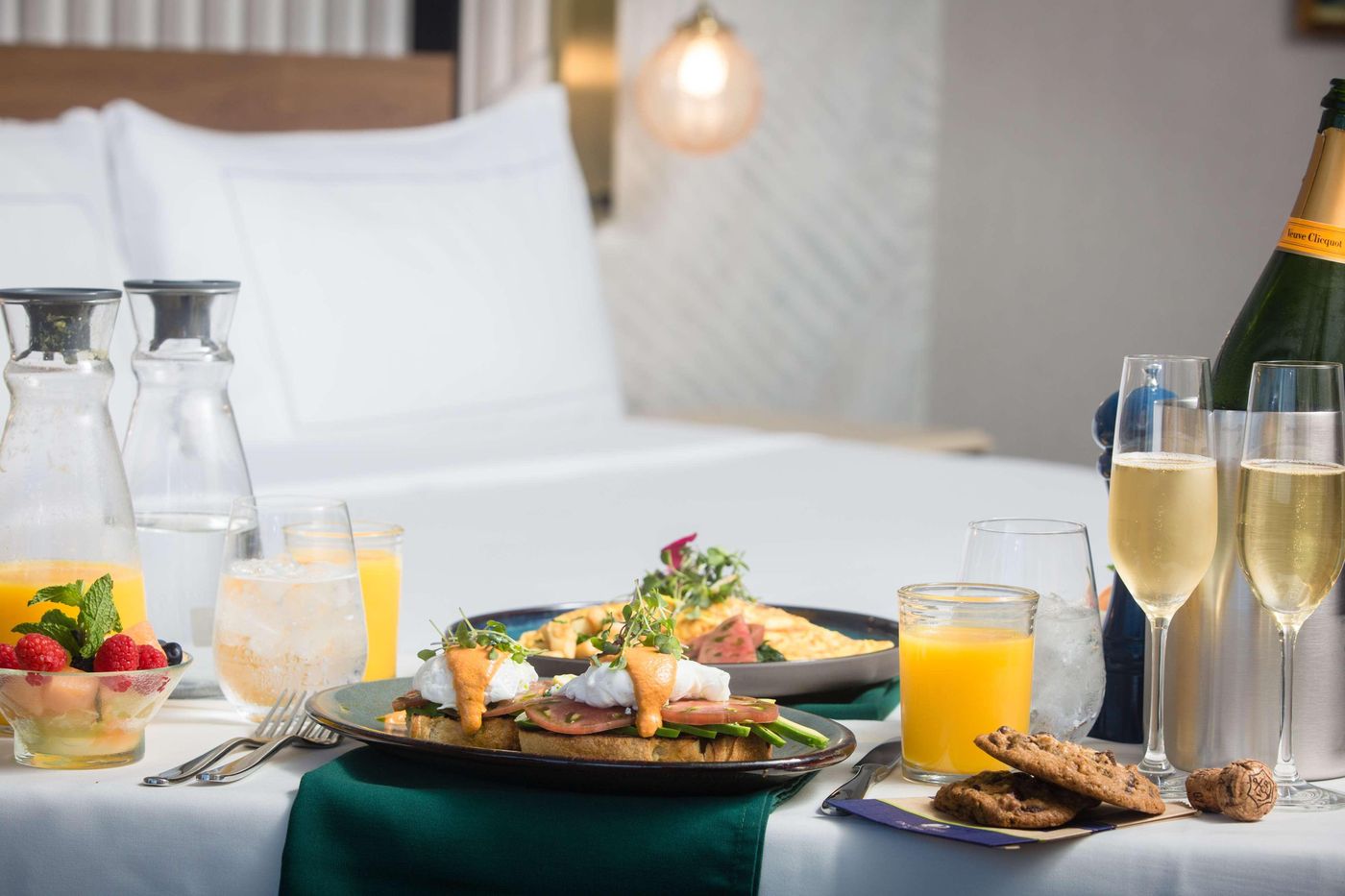 Hotel-Fera-Anaheim--a-DoubleTree-by-Hilto-Restaurant-37