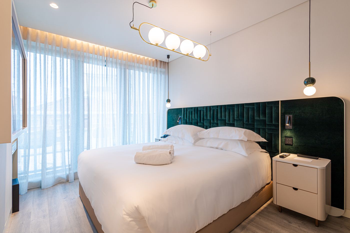 Luster-Hotel-Room-25