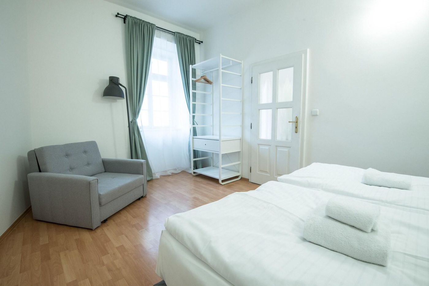 Boutique-Apartments-White-Swan-Room-49