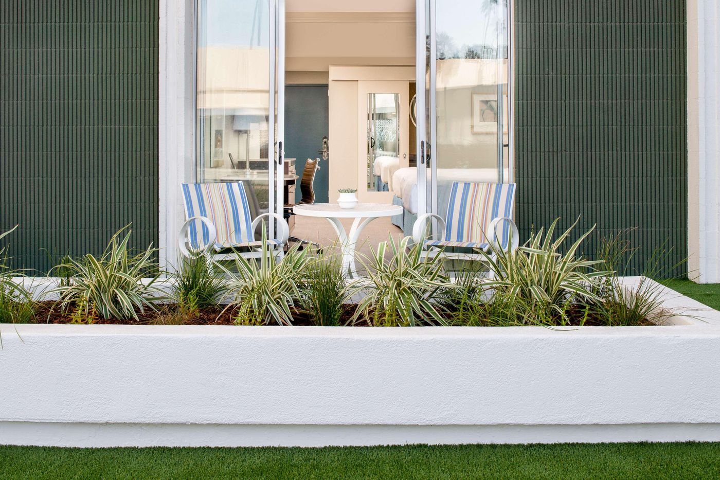 Beverly-Hilton-Room-87