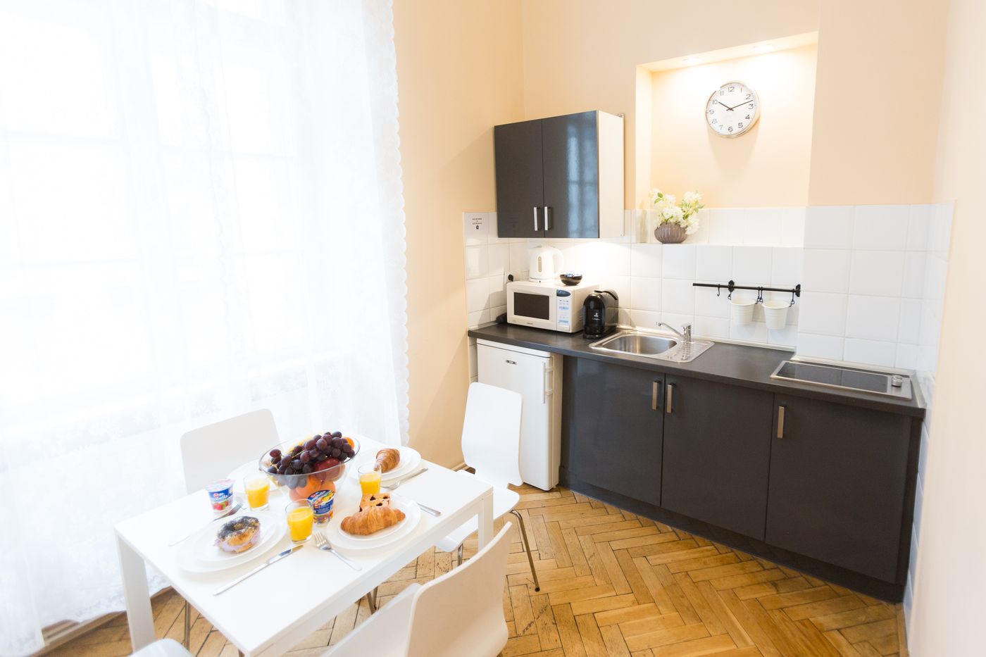 Apartments-Roman-Room-39