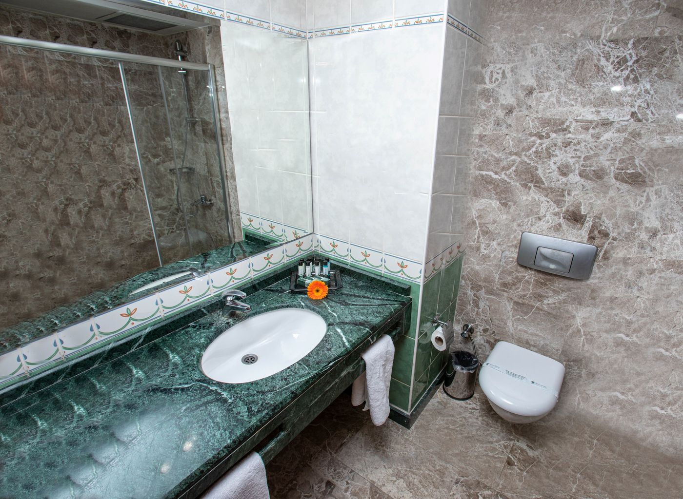 The-Green-Park-Hotel-Merter-Room-20