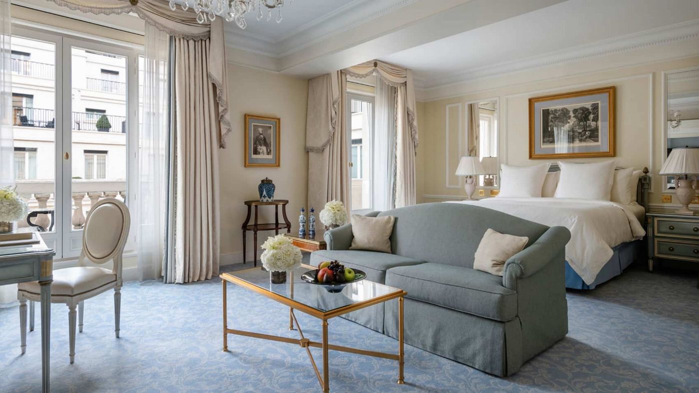 Four-Seasons-Hotel-Paris-Room-2
