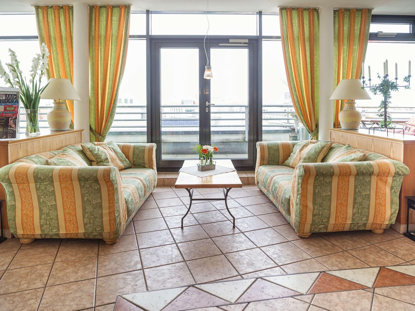 Hotel-Domicil-Berlin-by-Golden-Tulip-Lobby-6