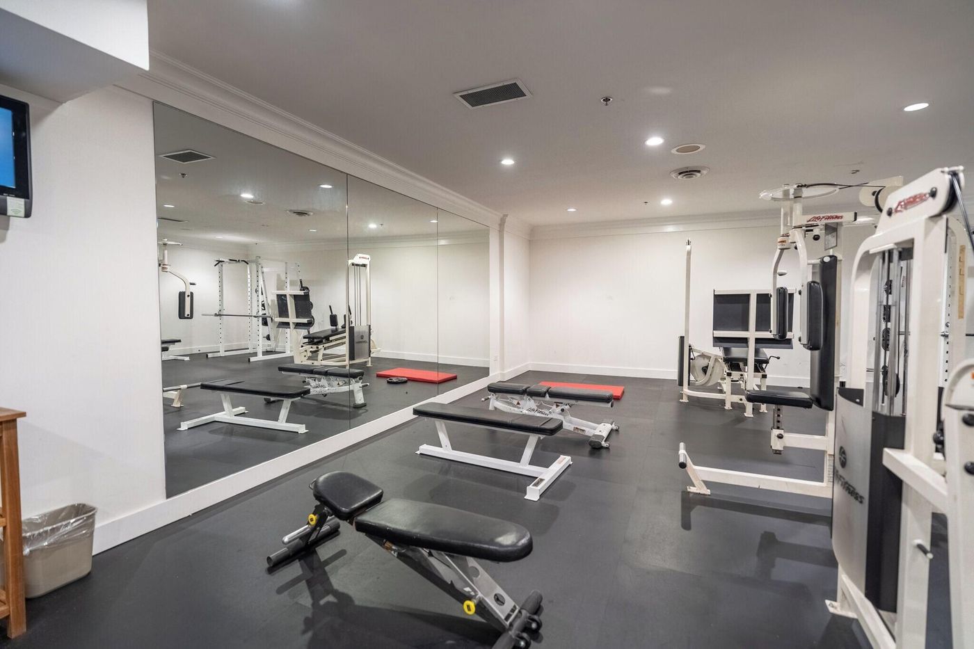 Century-Plaza-Hotel---Spa-Vancouver-Sports-and-Entertainment-97