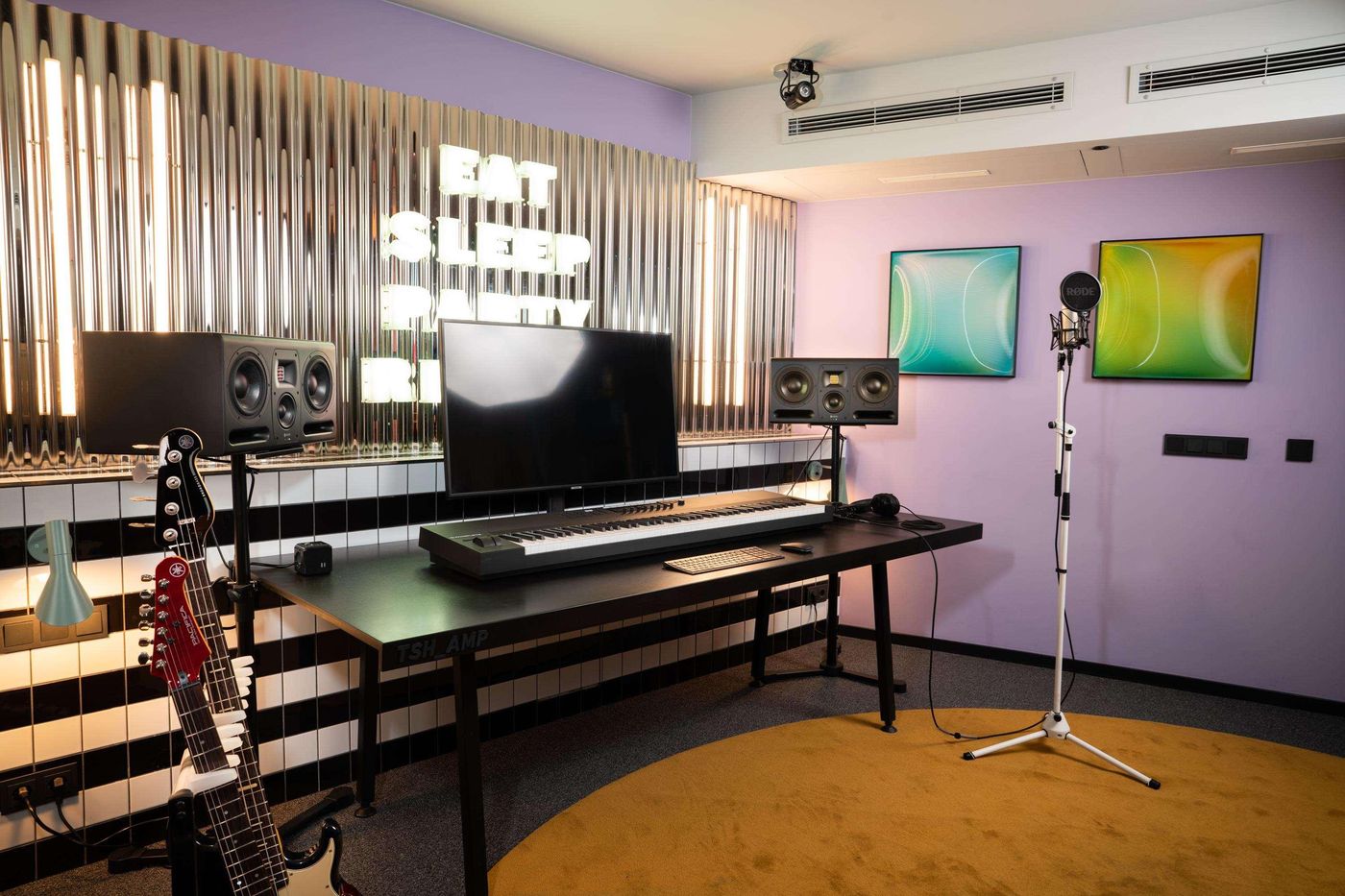 The-Social-Hub-Berlin-Lobby-36