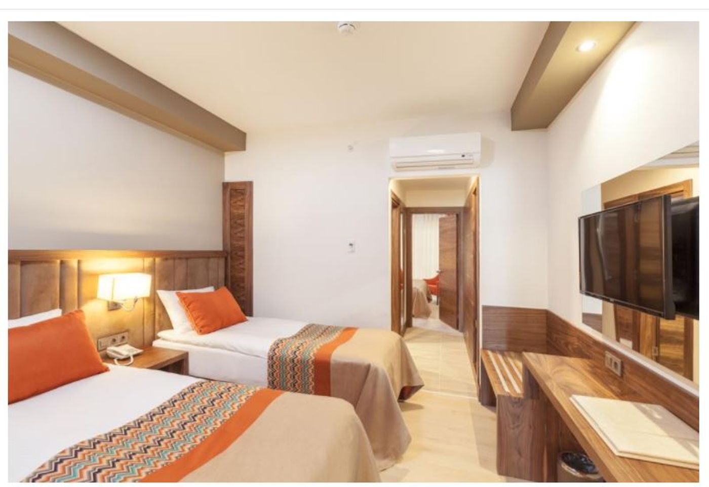 Side-Royal-Palace-Hotel---Spa-Room-12