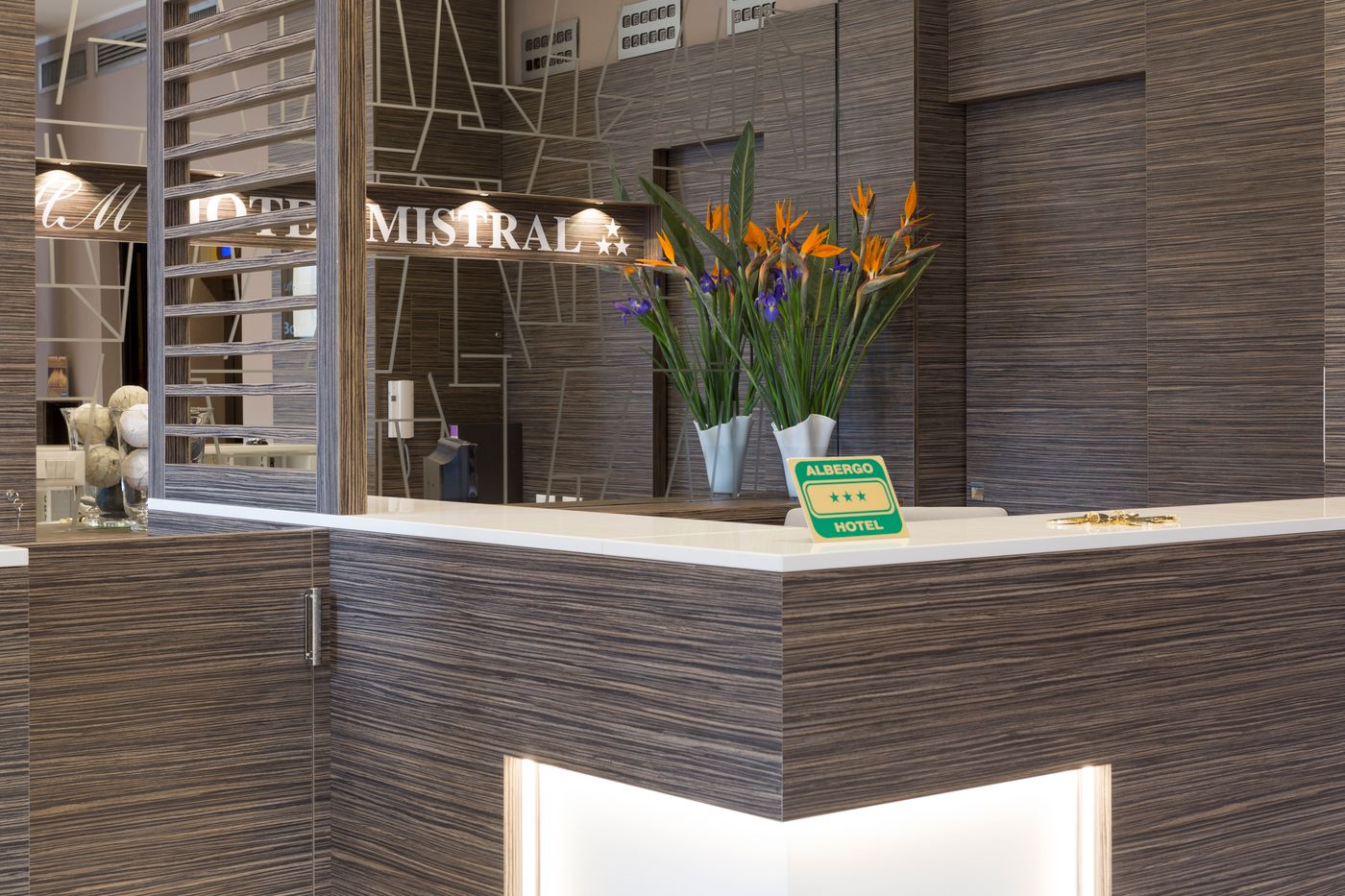 Mistral-Lobby-2