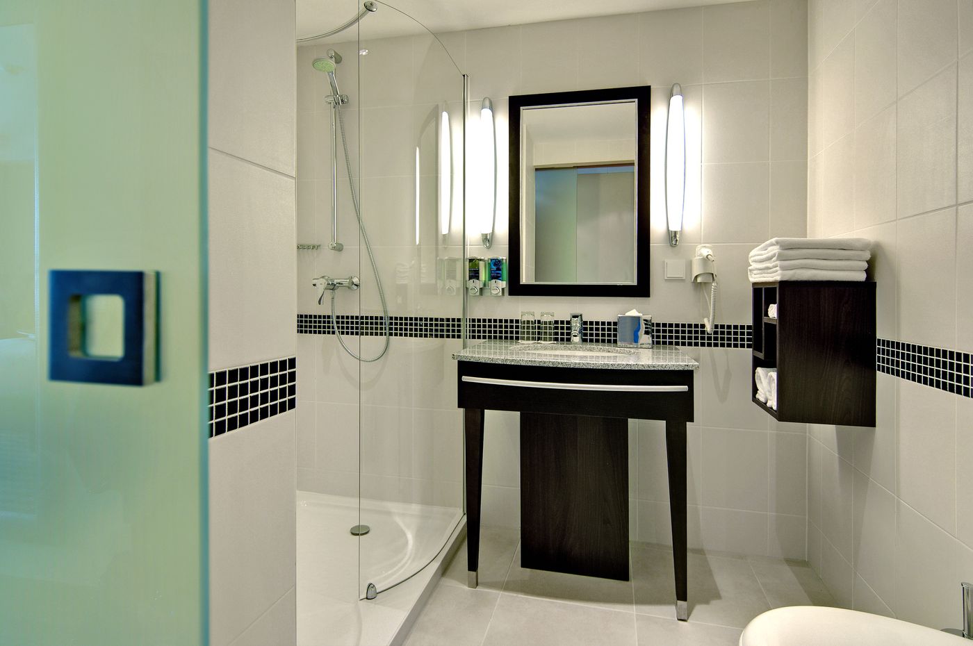 Hampton-By-Hilton-Berlin-City-West-Room-29