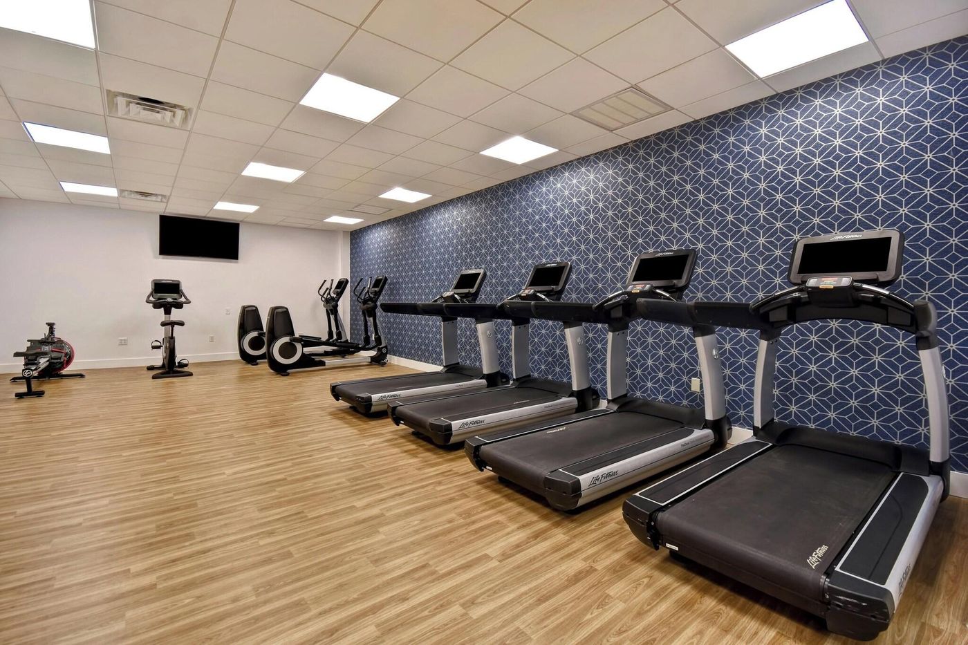 Crowne-Plaza-Boston-Newton-Hotel-Sports-and-Entertainment-55