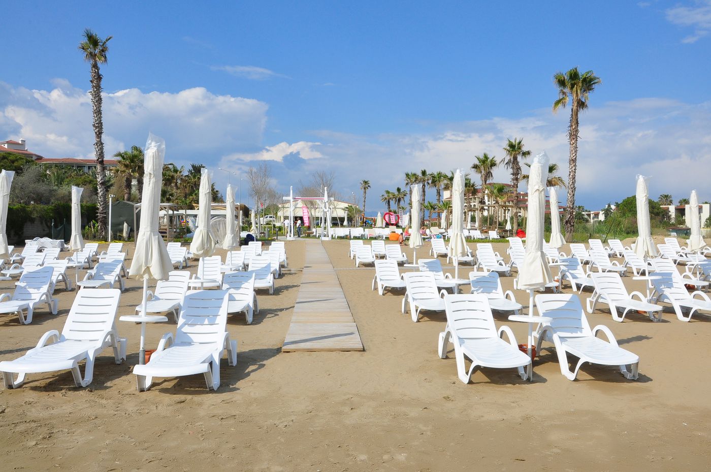 Cinar-Family-Suites-Beach-67