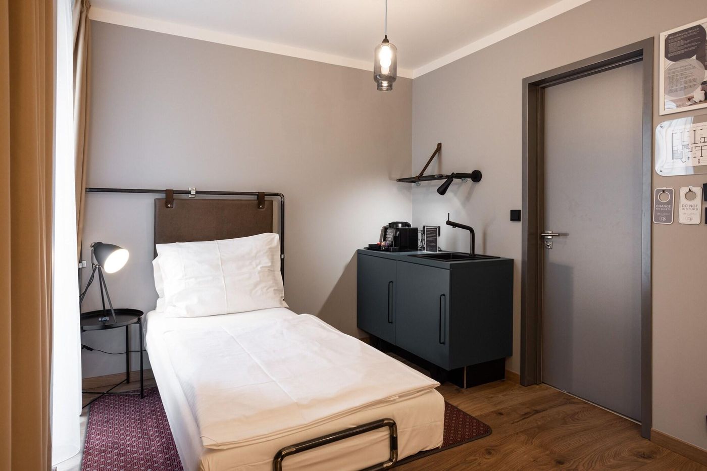 Miss-Sophie-s-Downtown-Room-36