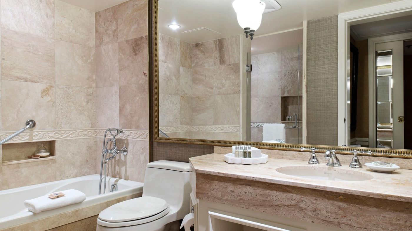 Wedgewood-Hotel---Spa-Room-34