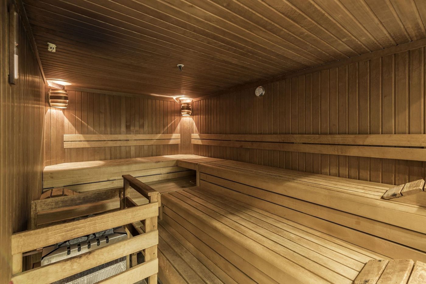 Park-Inn-by-Radisson-Berlin-Alexanderplatz-Sports-and-Entertainment-72