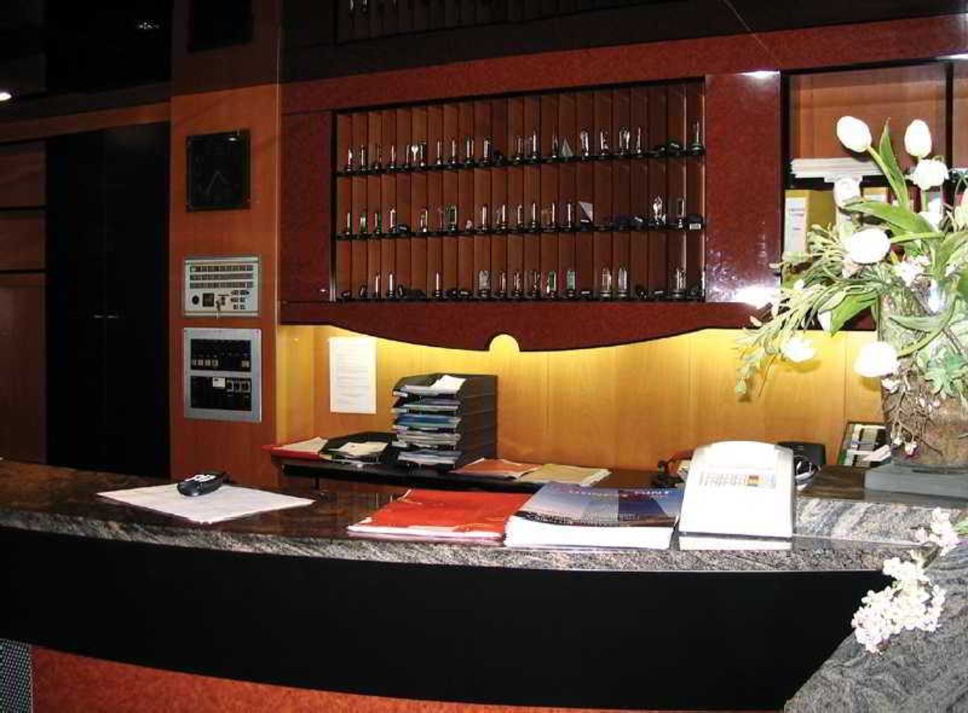 Alexander-Switzerland-BASEL-Lobby-9