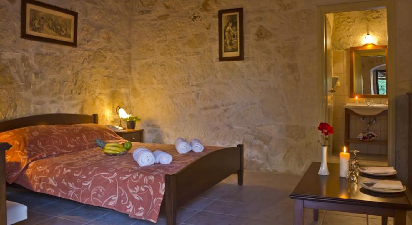Happy Cretan Apartments & Suites