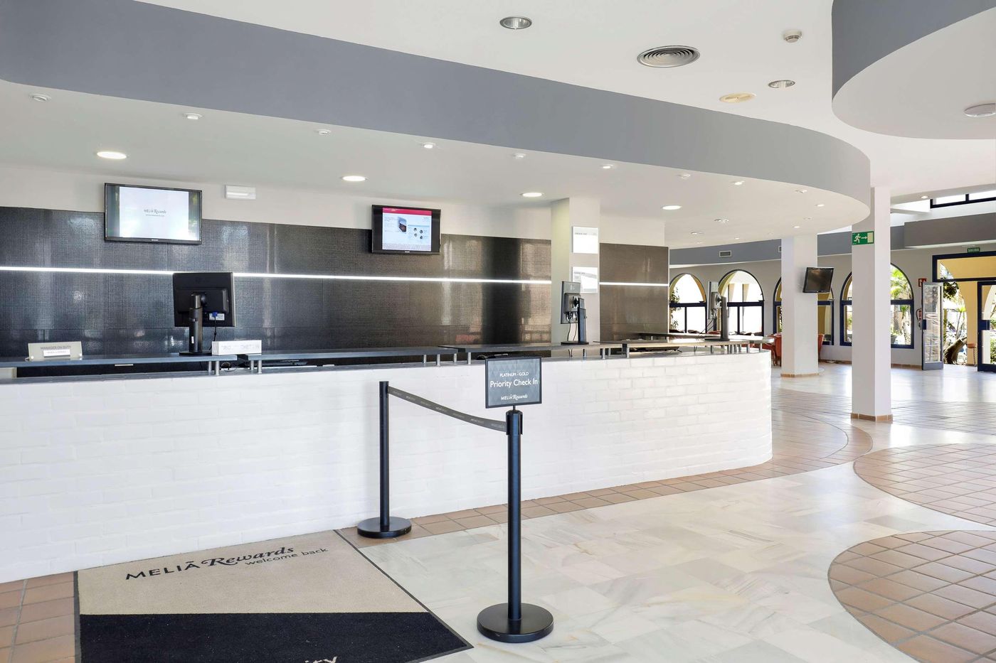 Sol-Sancti-Petri-Apartamentos-Lobby-70