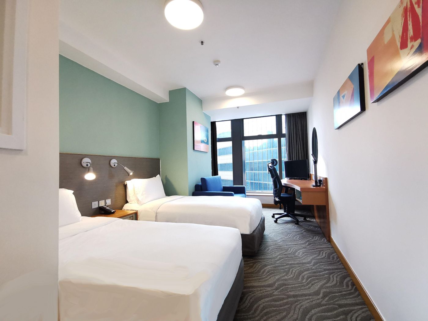 Holiday-Inn-Express-Causeway-Bay-Hong-Kong-Room-27
