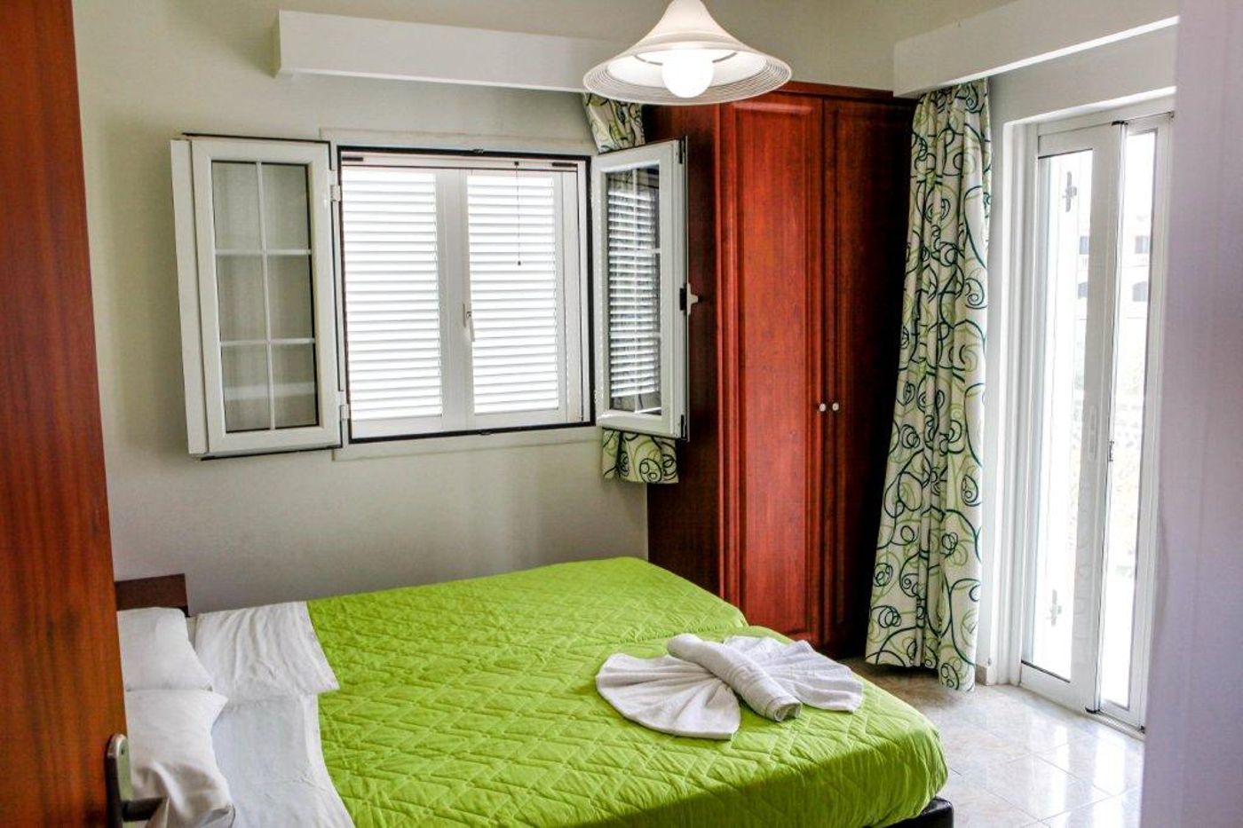 Amoudi Studios and Apartments