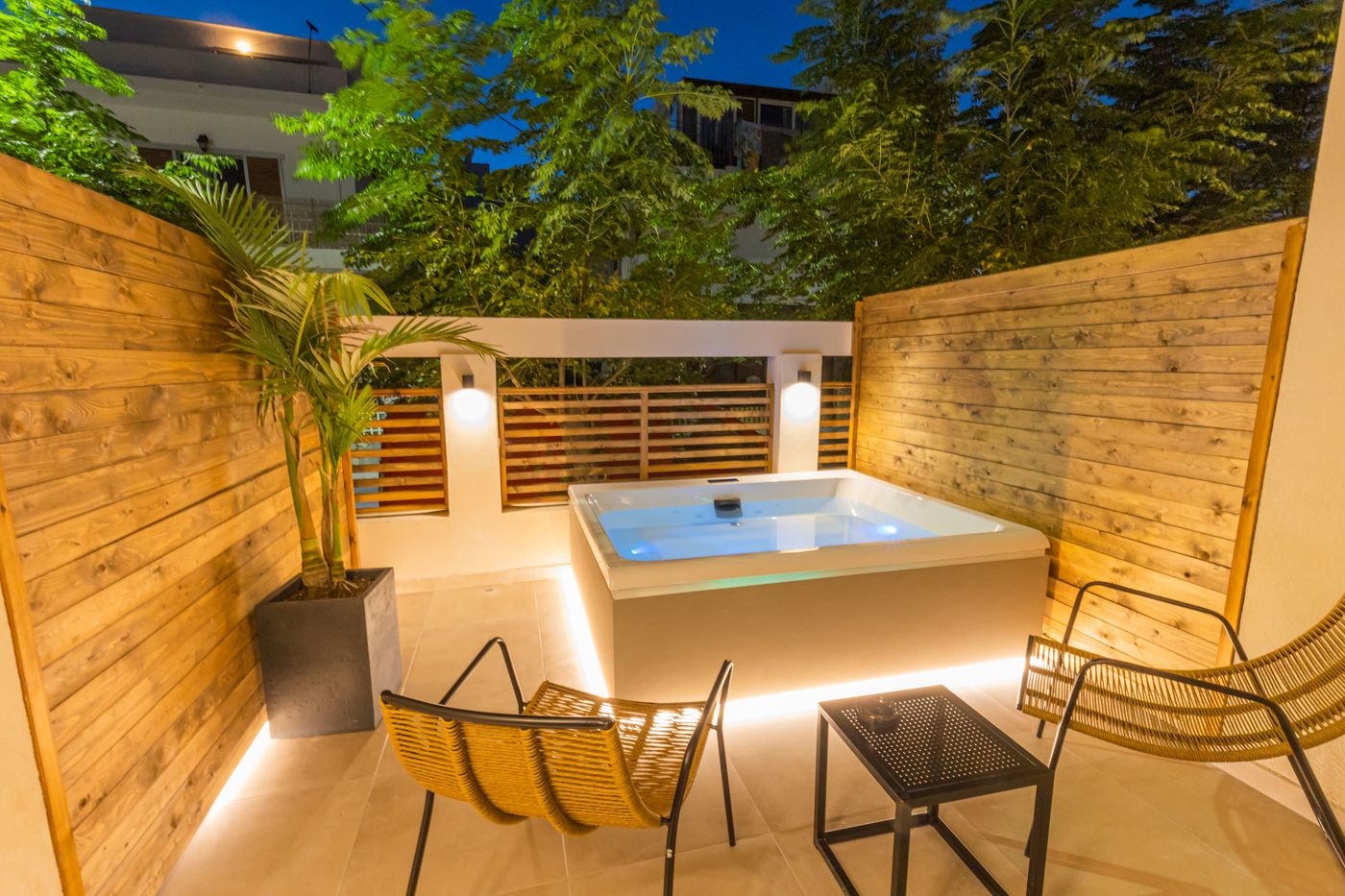 Cabana Blu Hotel & Suites 