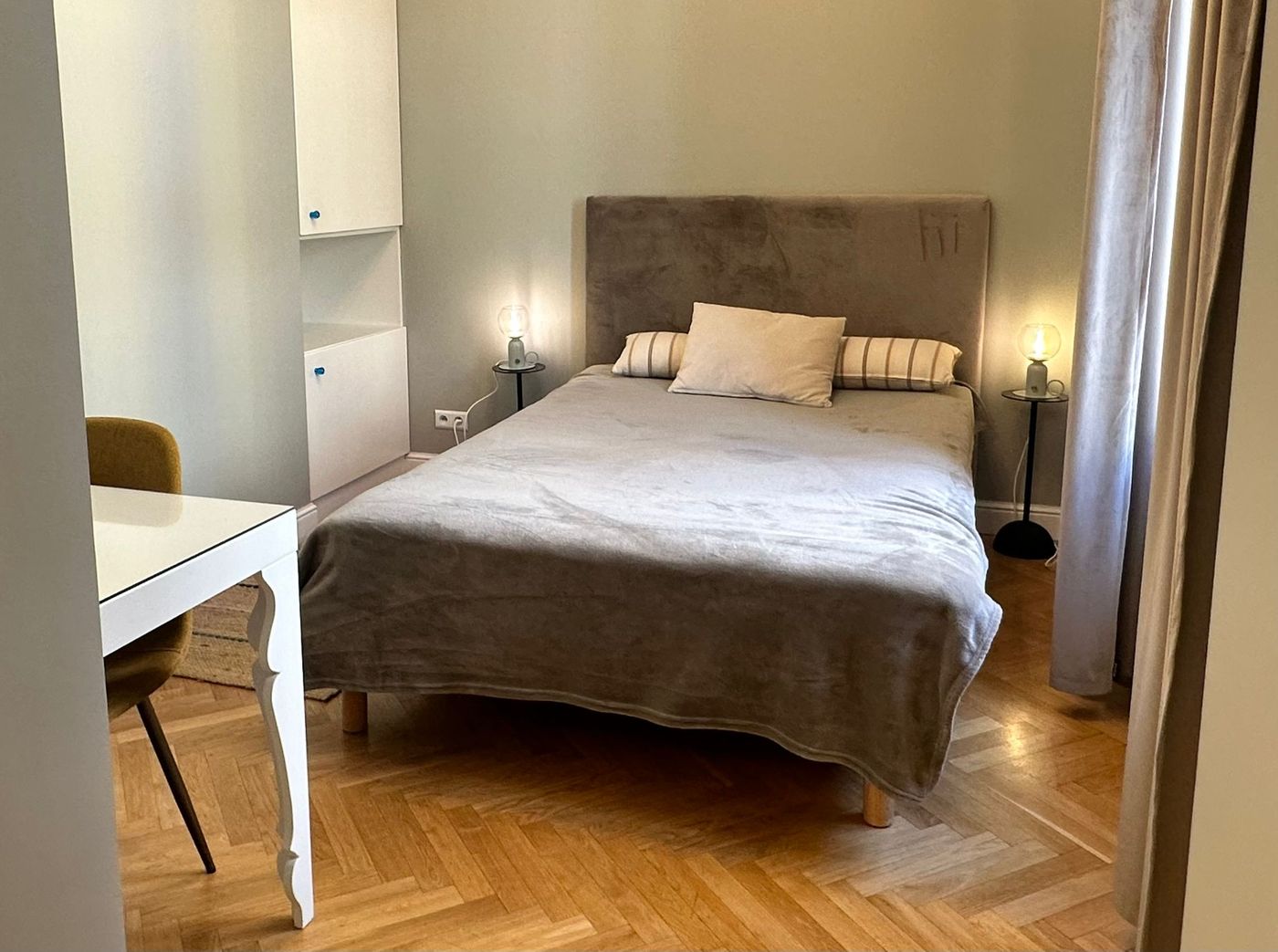 Antique-Apartments-Old-Town-Room-66