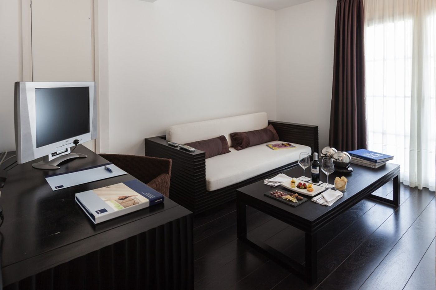 Occidental Santa Cruz Contemporaneo