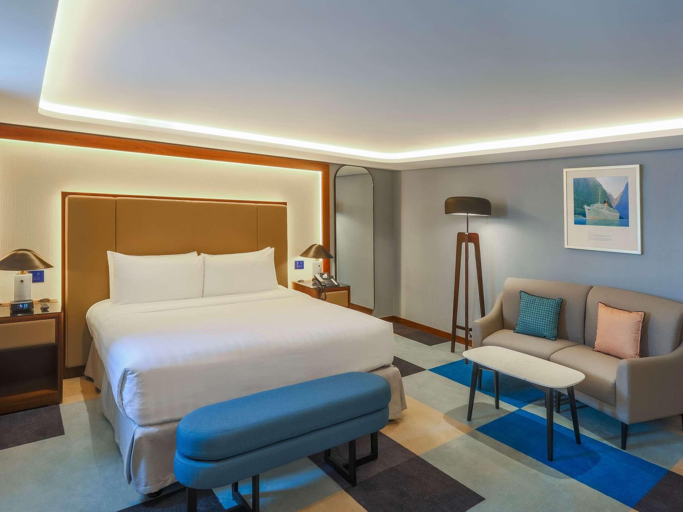 Queen-Elizabeth-2-Hotel-Room-15