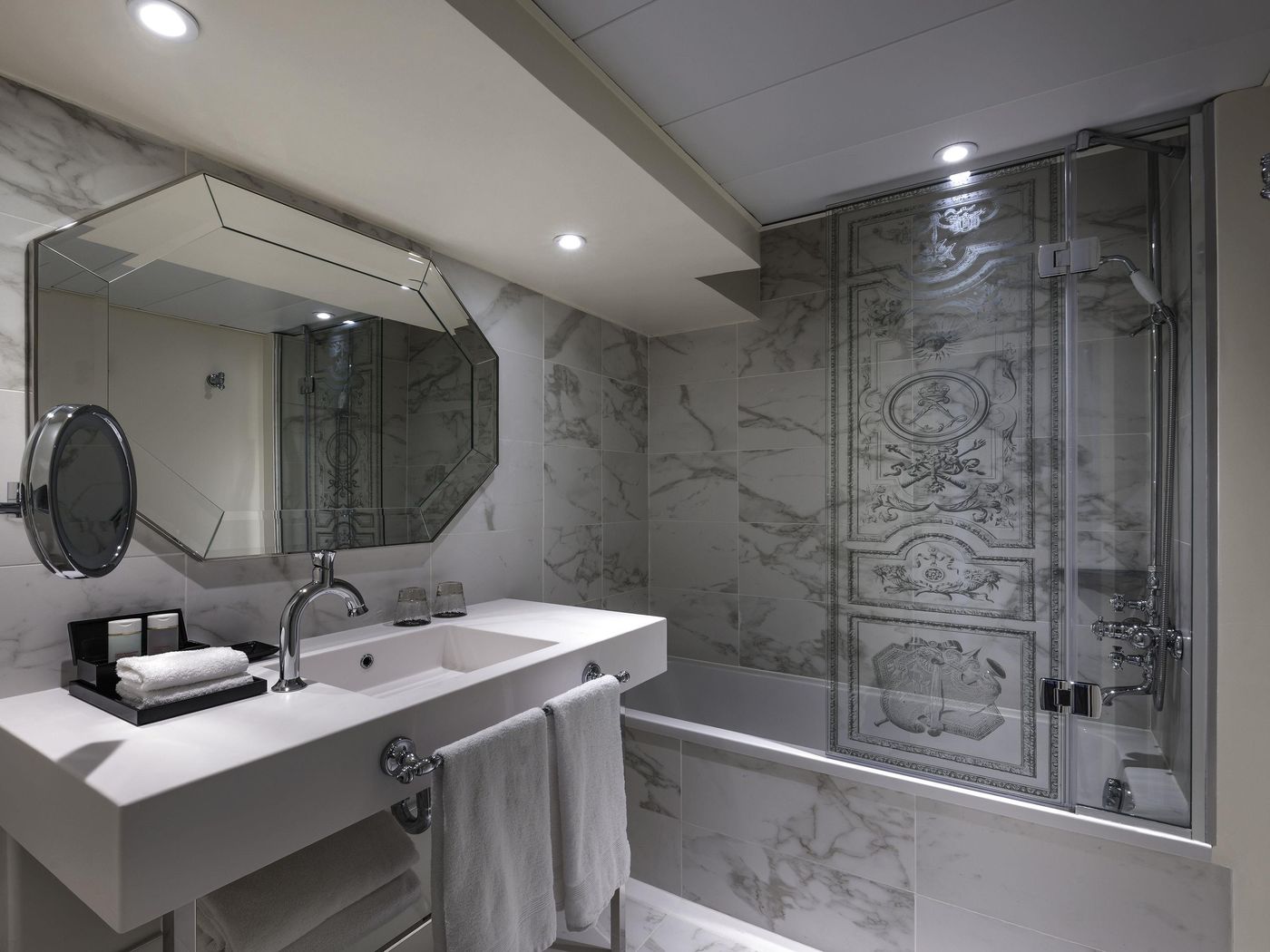 Le-Louis-Versailles-Chateau-Room-41