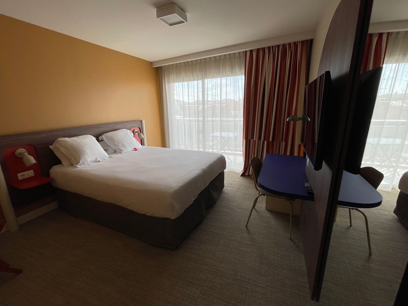 Hotel-Abrial-Cannes-Centre-Room-11