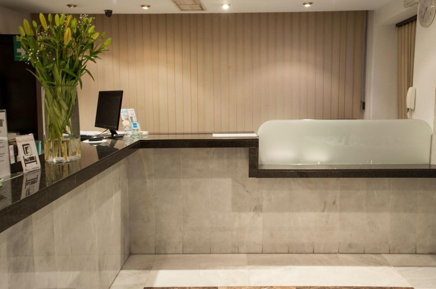 El-Faro-Marbella-Lobby-32