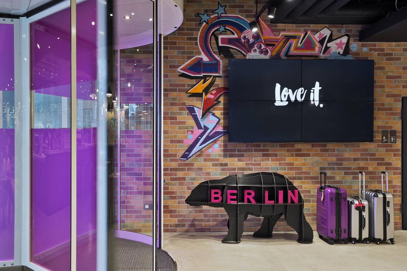 Moxy-Berlin-Humboldthain-Park-Lobby-29