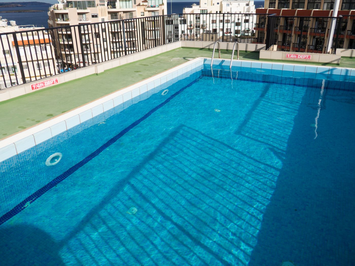 Huli-Hotel---Apartments-Pool-4