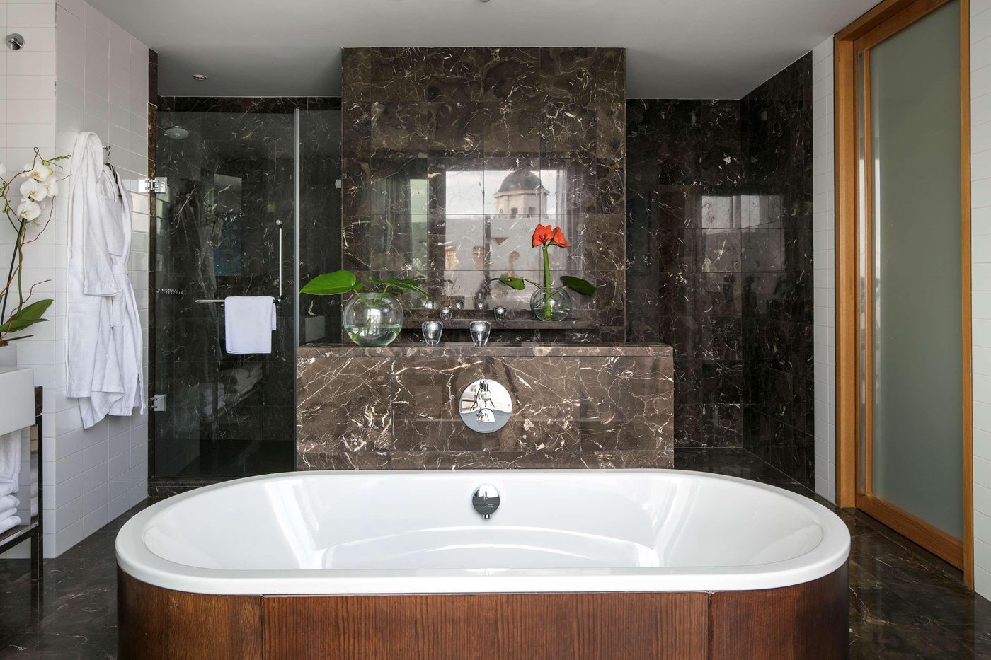 ME-Madrid-Reina-Victoria-Room-43